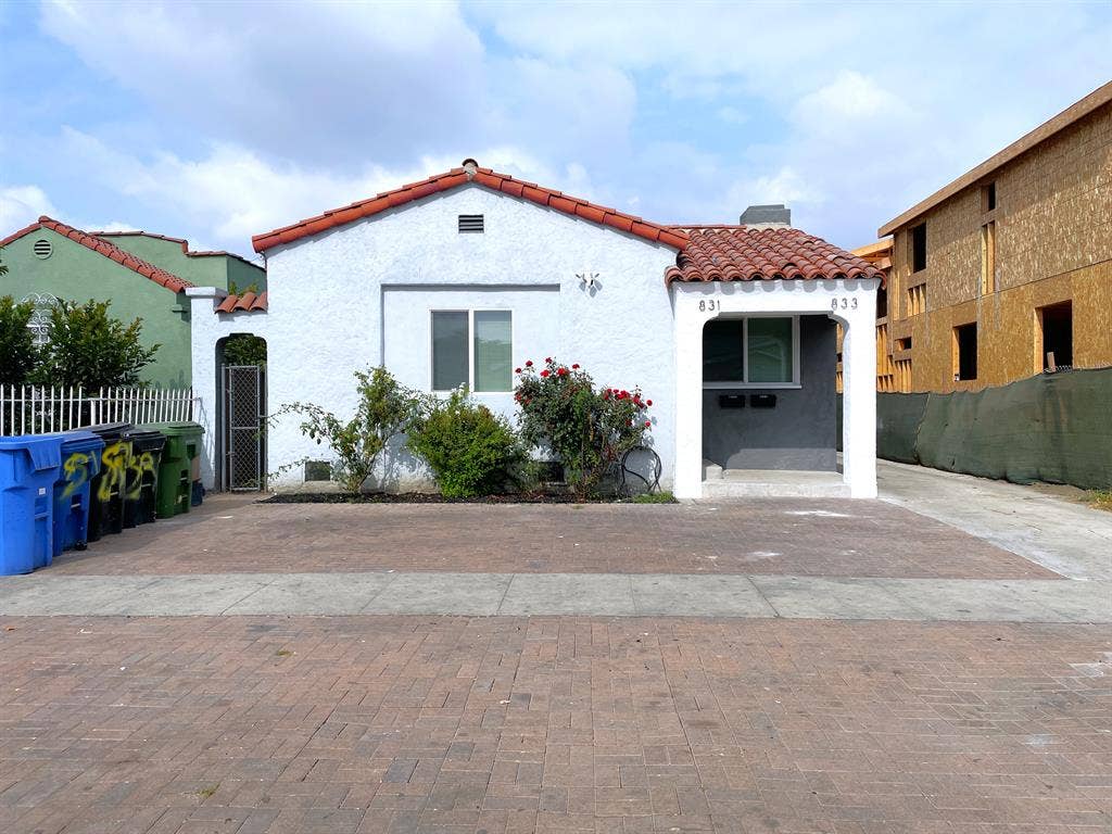 Furnished Coliving - Shared Bath