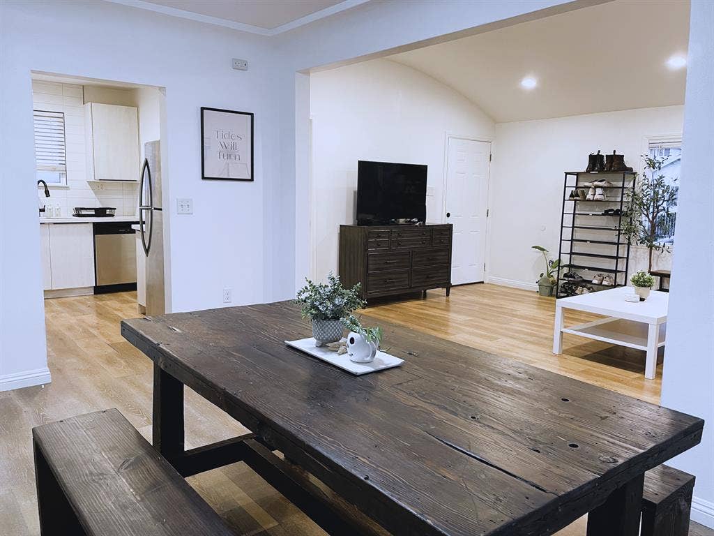 Furnished Coliving - Shared Bath