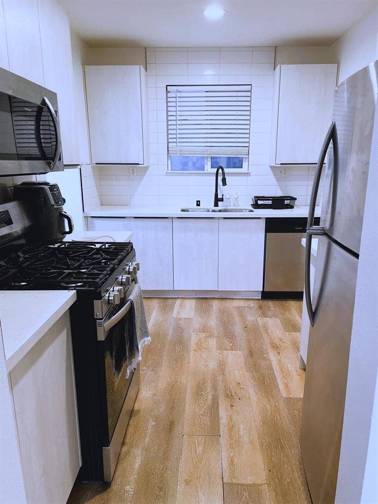 Furnished Coliving - Shared Bath