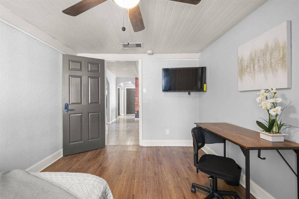 7 BR in Houston