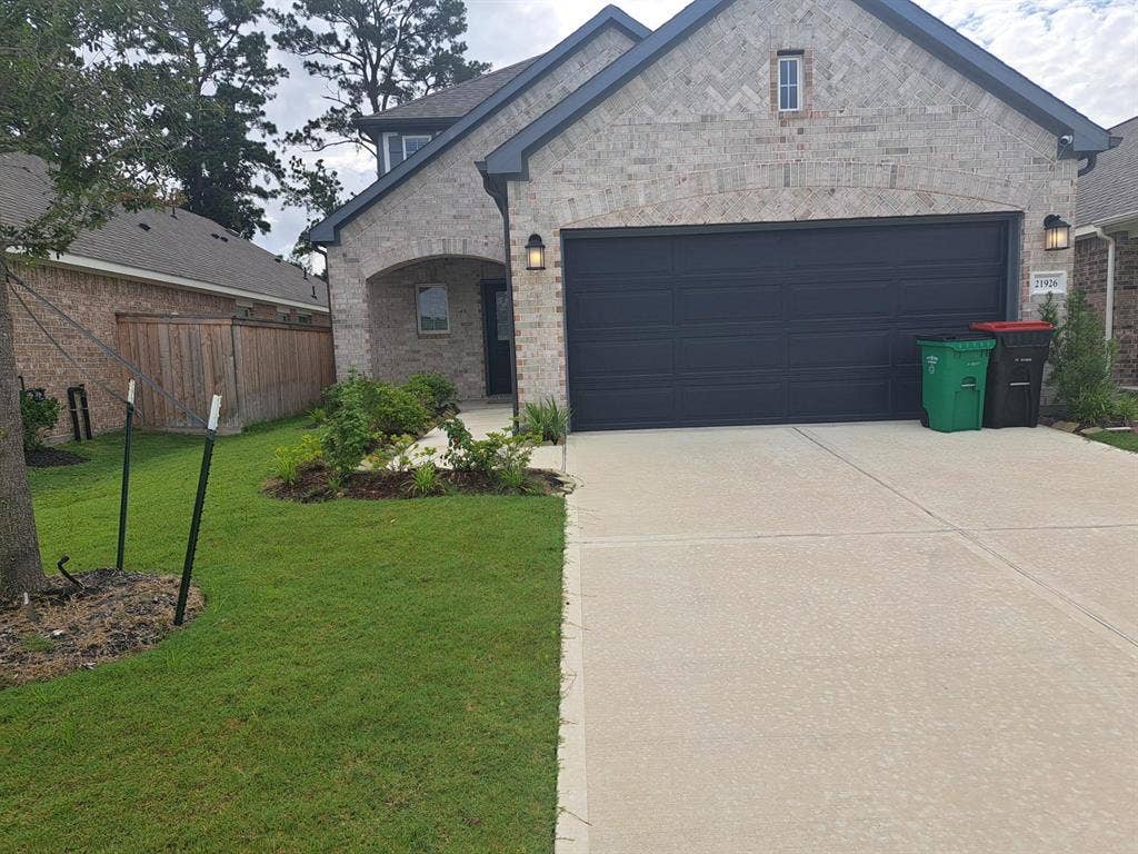 2 BR in Tomball