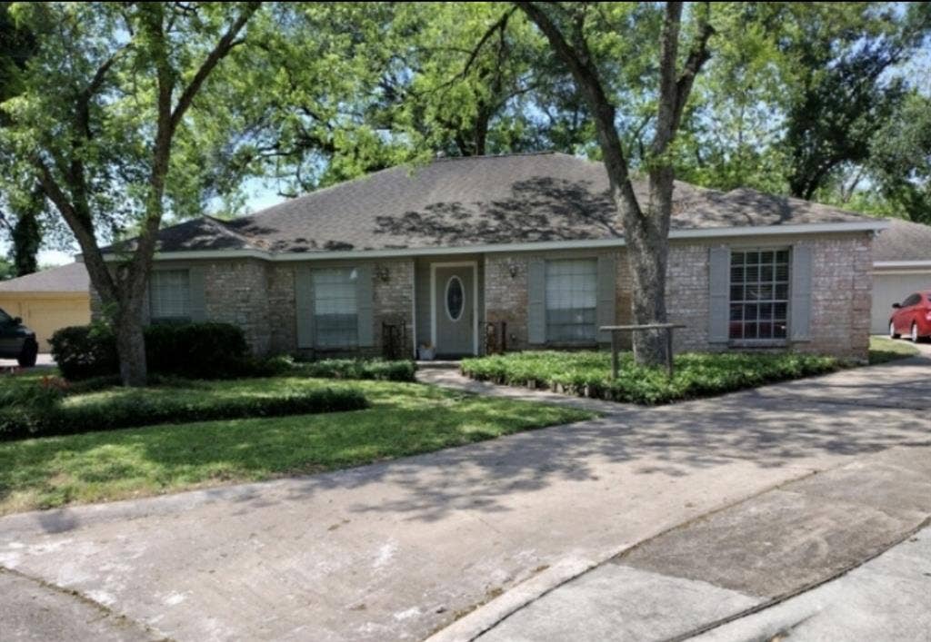 Private Large Room For One Occupant