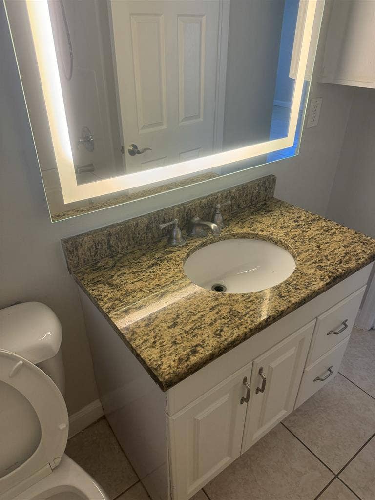 Room available December 1st!