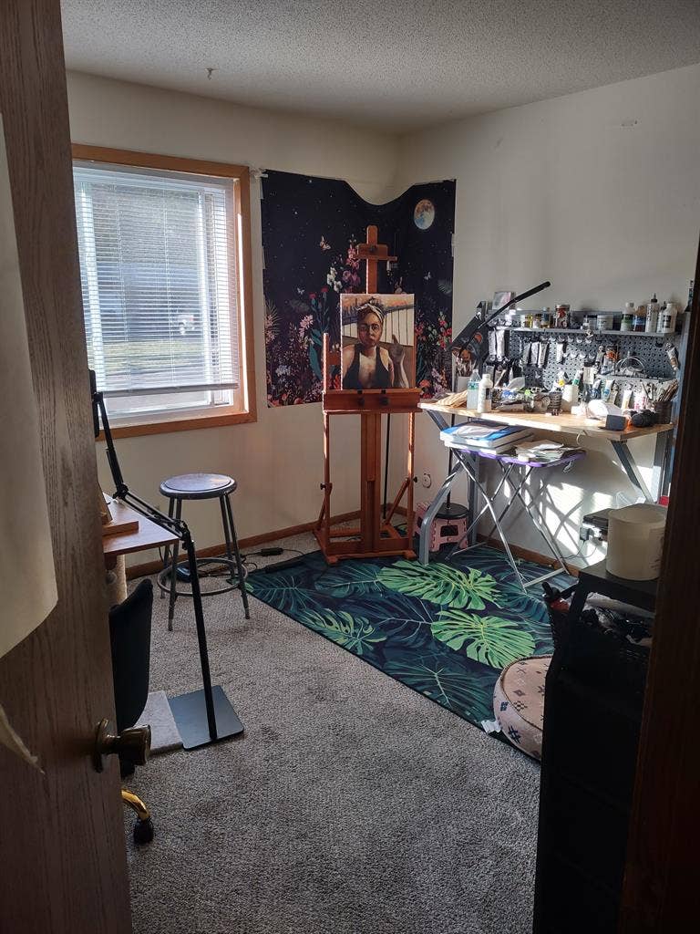 Looking for roommate