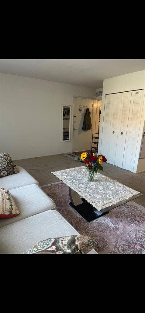 A room in 2 bedrooms apartment