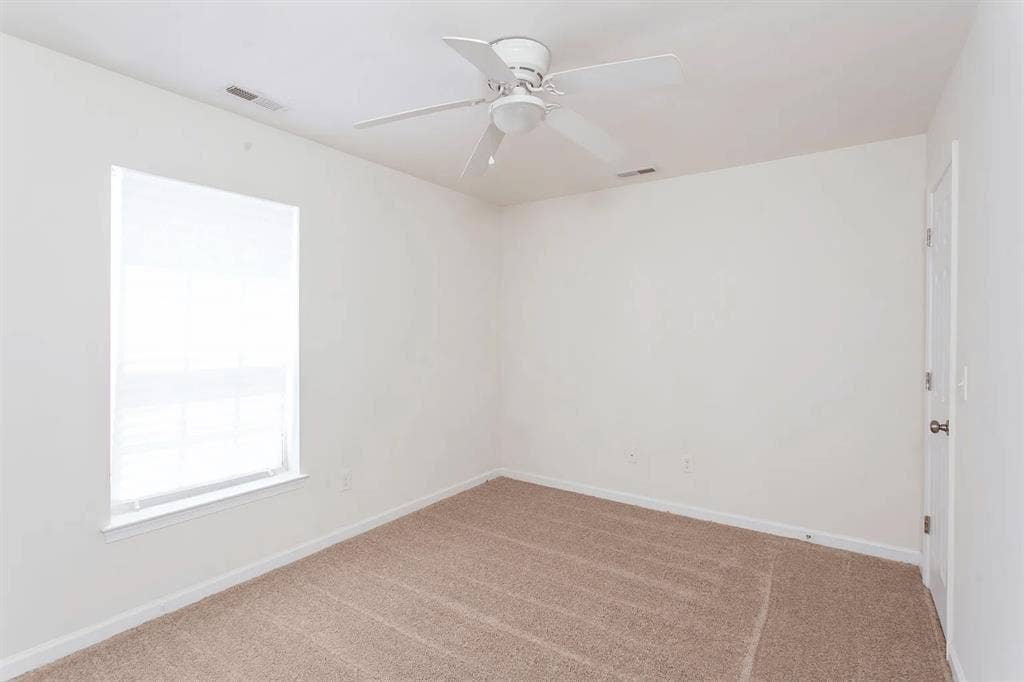 ONE MONTH FREE! 4 Rooms for Rent!