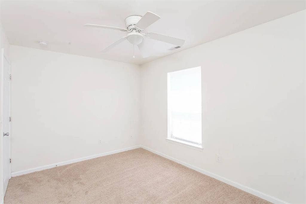 ONE MONTH FREE! 4 Rooms for Rent!