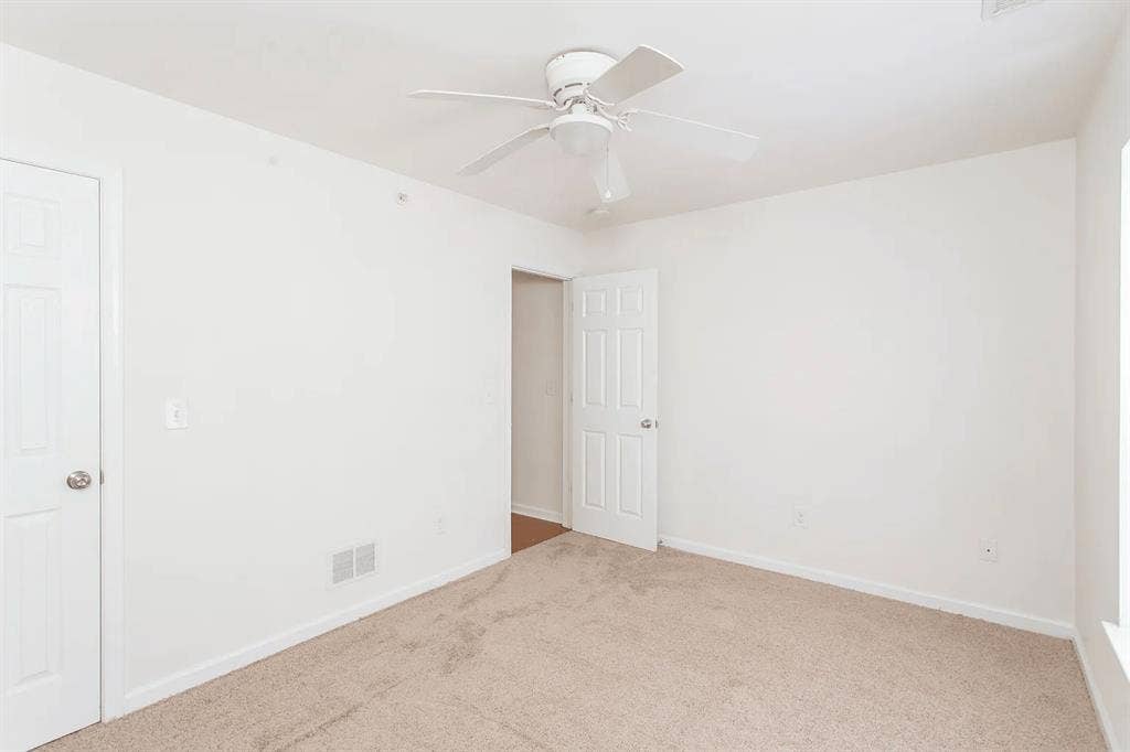 ONE MONTH FREE! 4 Rooms for Rent!