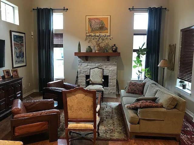 2 BR in Austin