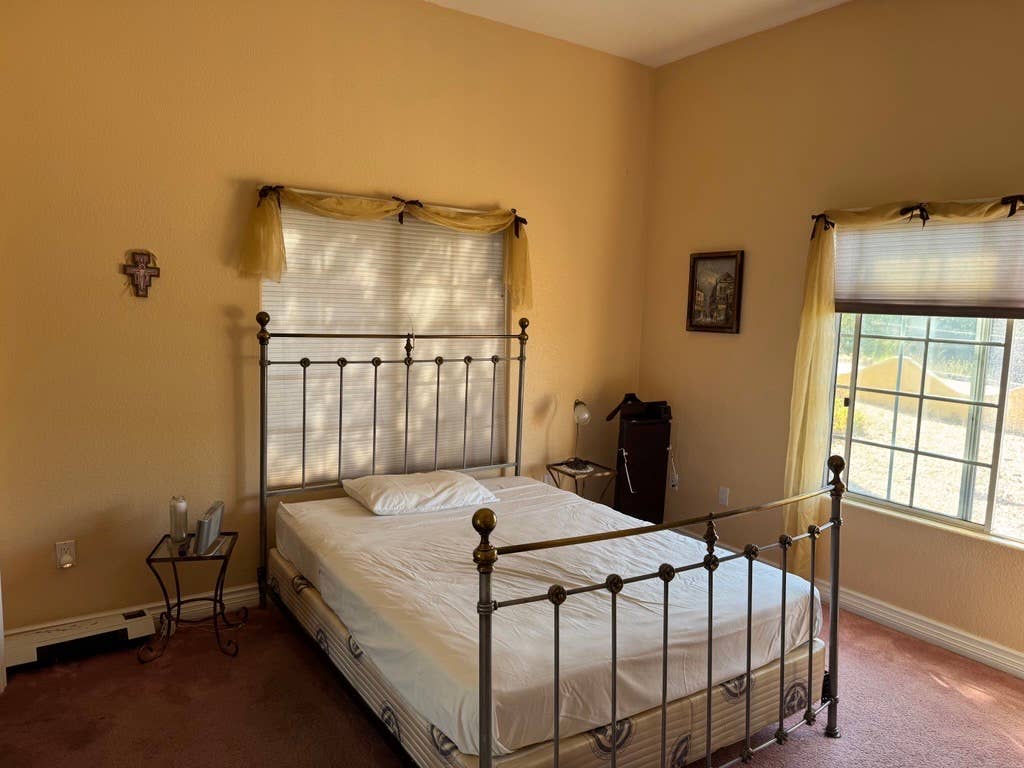 Large Private Room in Vista