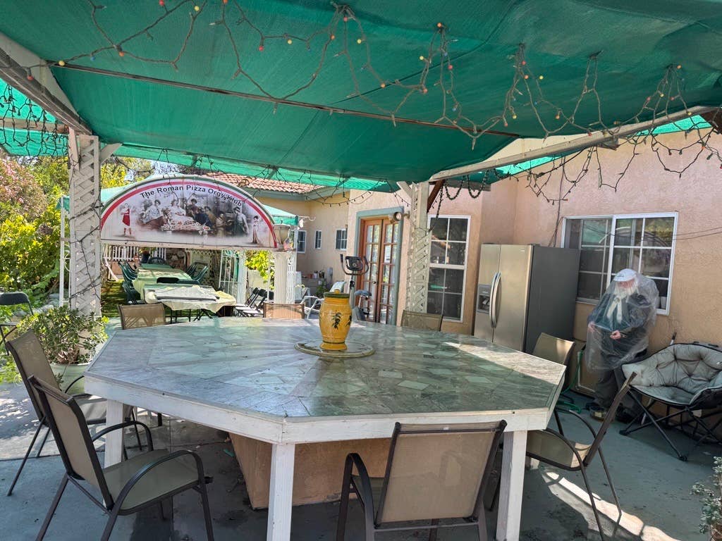 Large Private Room in Vista