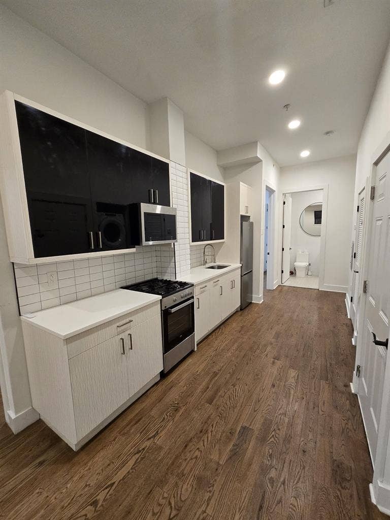 Private 2 rooms are available