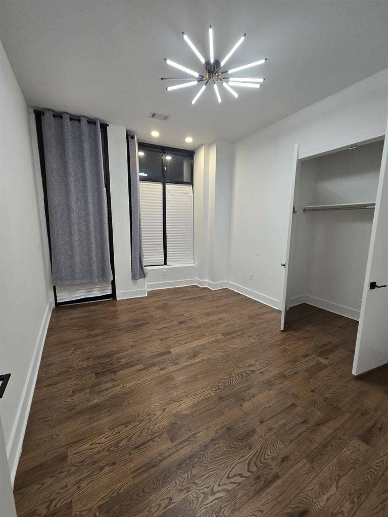 Private 2 rooms are available