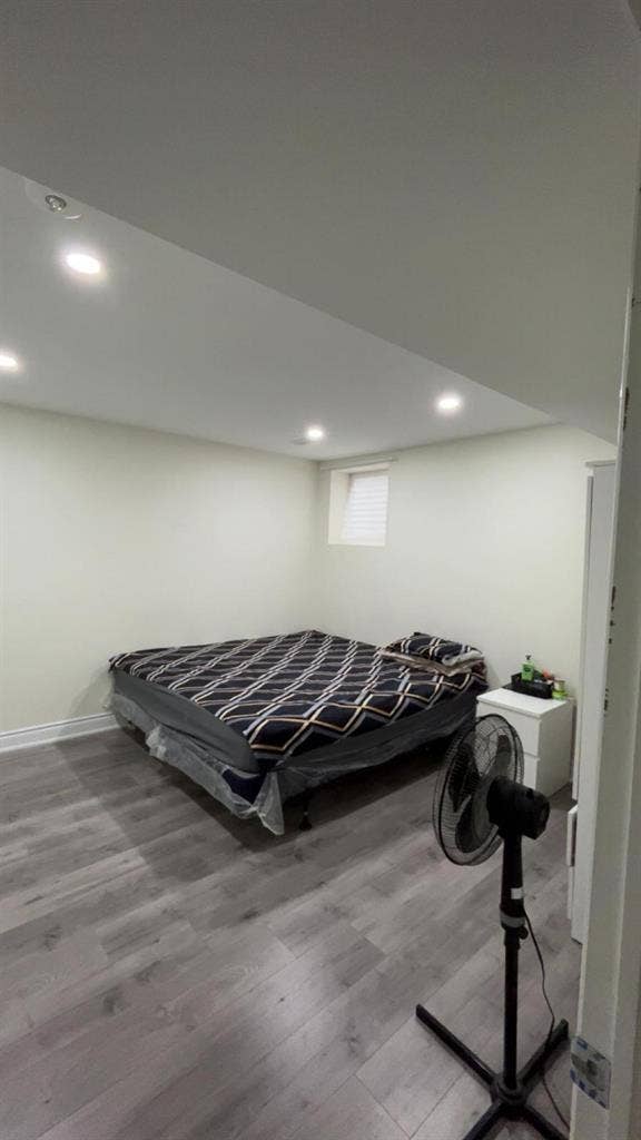 One room available for rent