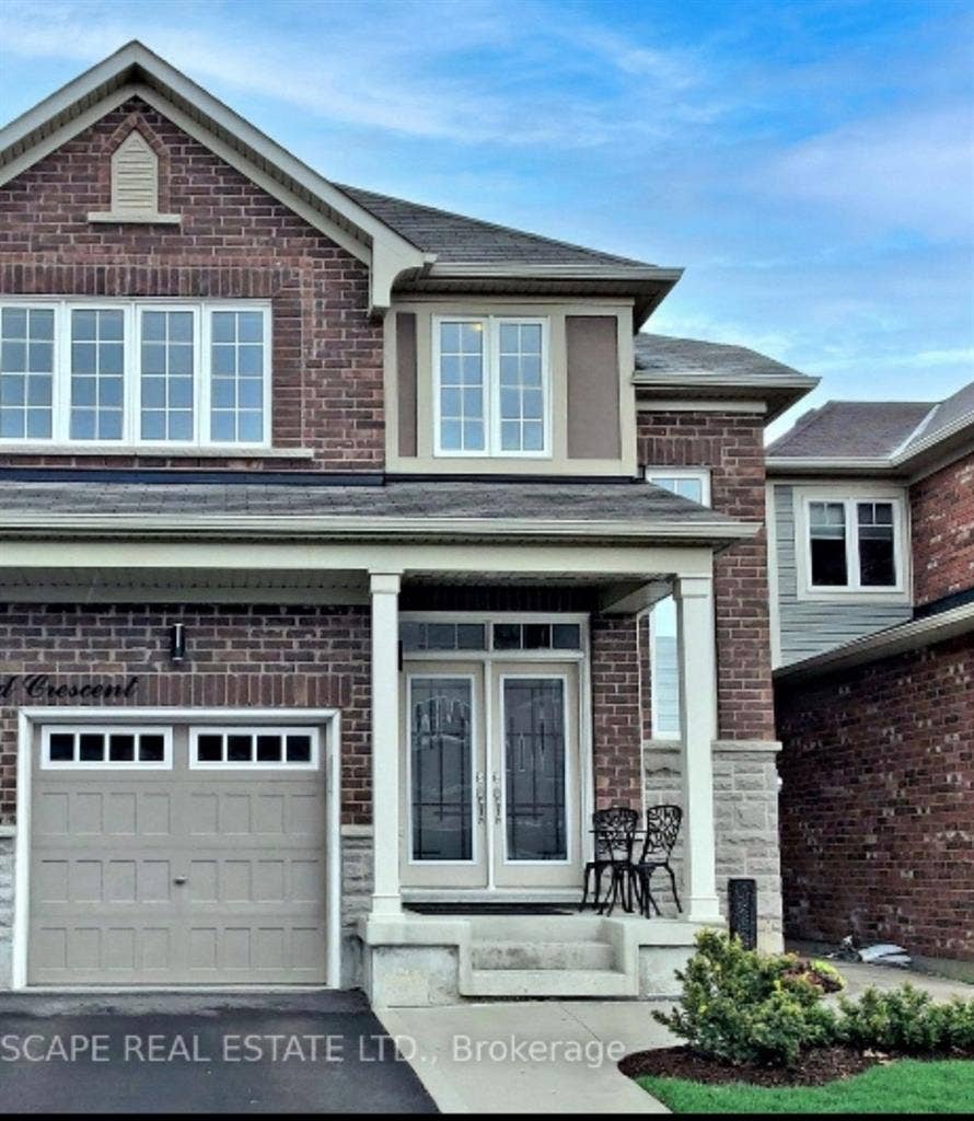 One room available for rent