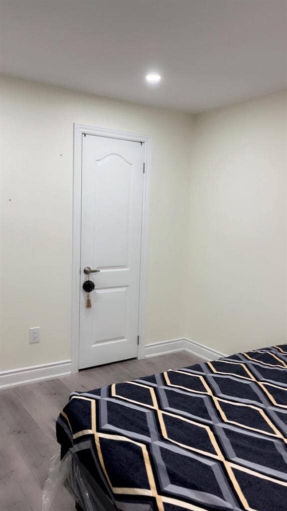 One room available for rent