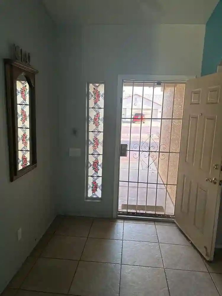 Room in Pool Oasis Home!