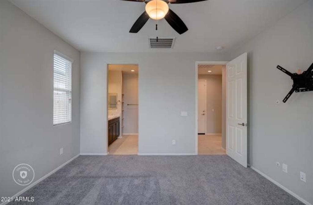 Room for rent in 3 bedroom home