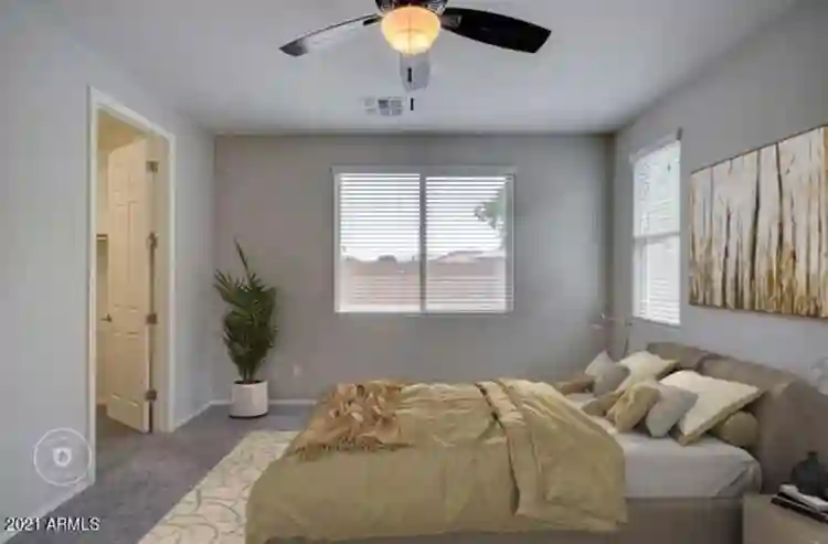 Room for rent in 3 bedroom home