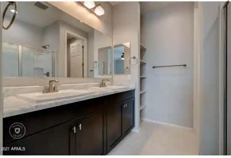 Room for rent in 3 bedroom home