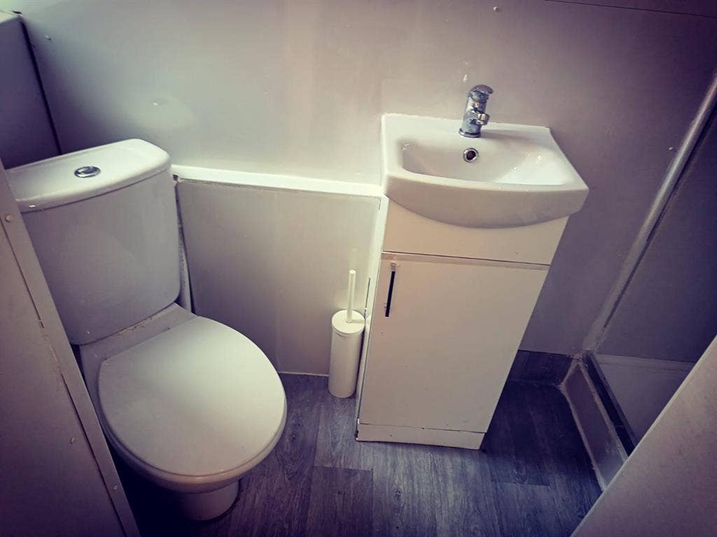 Ensuite double room with TV