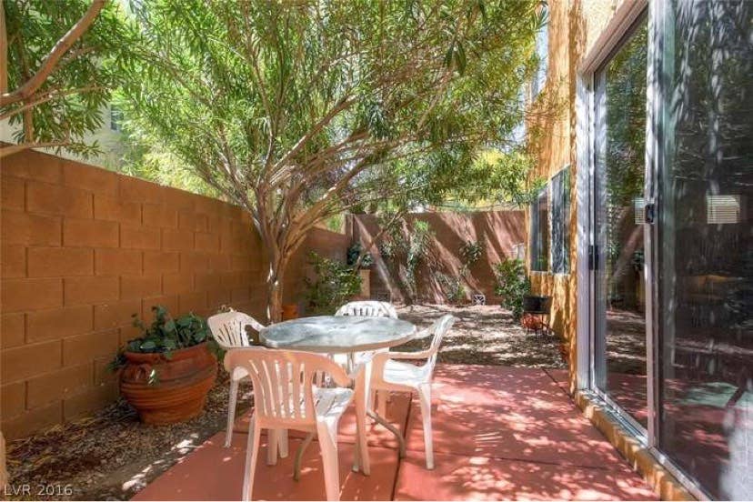 Grand Master bedroom gate community