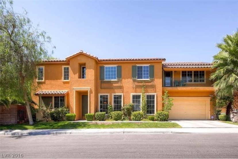 Grand Master bedroom gate community