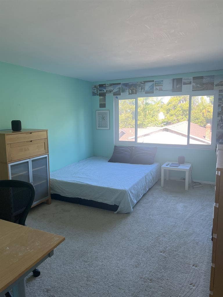 Walk to beach in La Jolla Shores