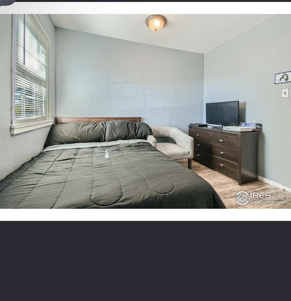 Looking for another roommate