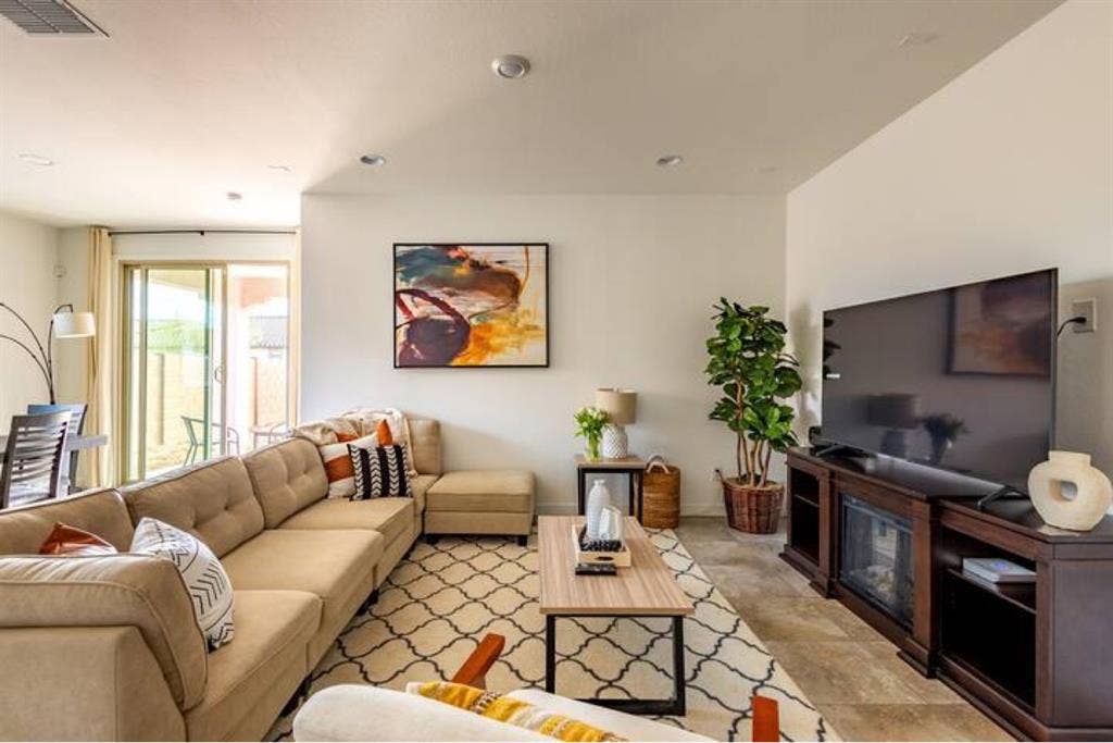 Private, fully Furnished Room