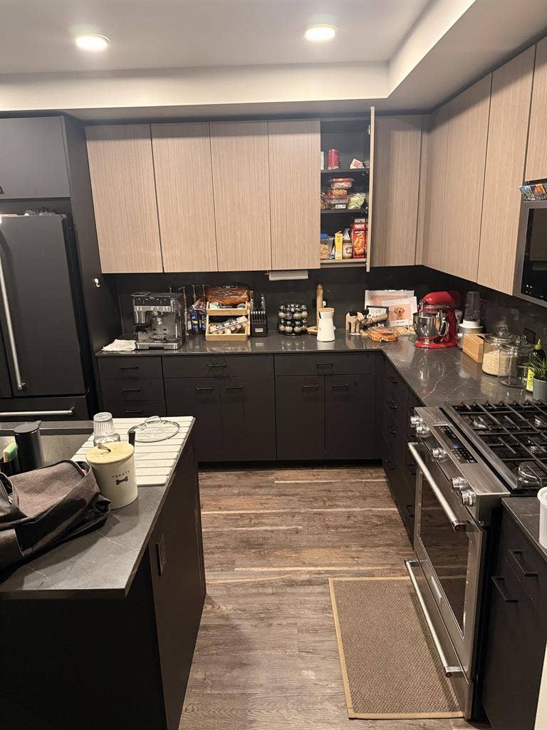 rd Floor Luxury 1BR  | Furnished