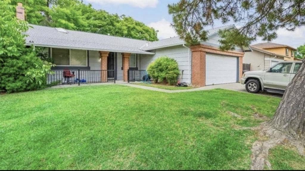 Bright Private Bedroom