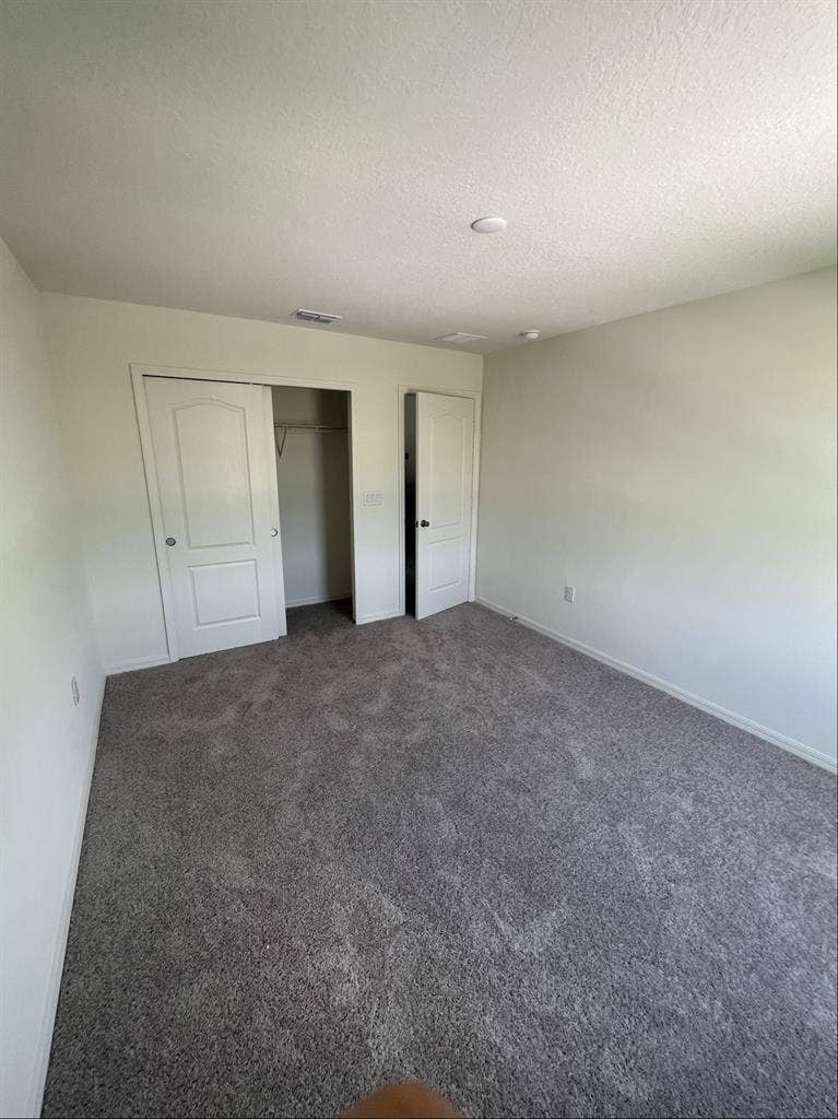 ROOMS FOR RENT AVAILABLE NOW