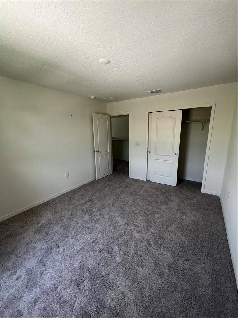 ROOMS FOR RENT AVAILABLE NOW