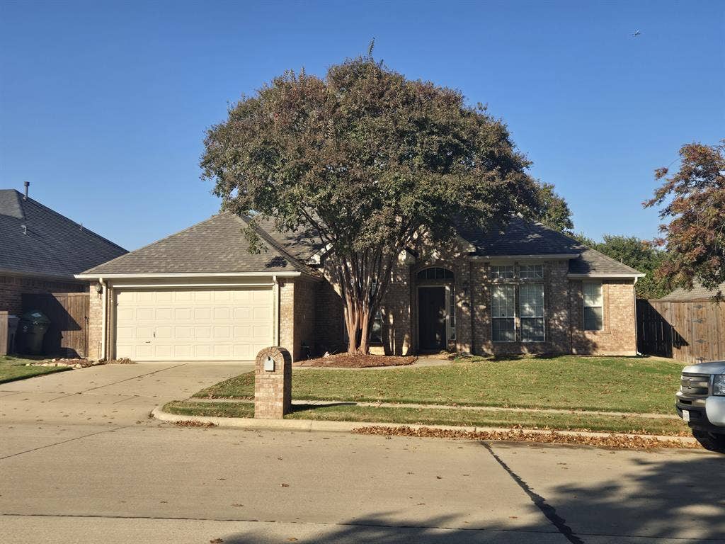 Room for rent office available