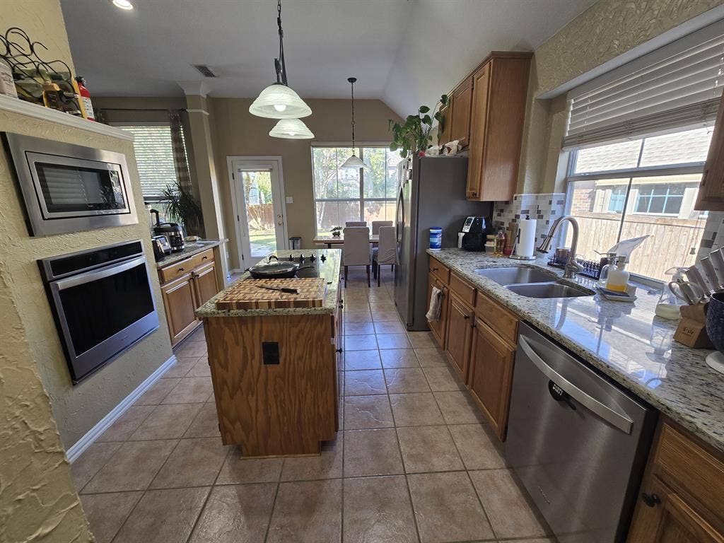 Room for rent office available