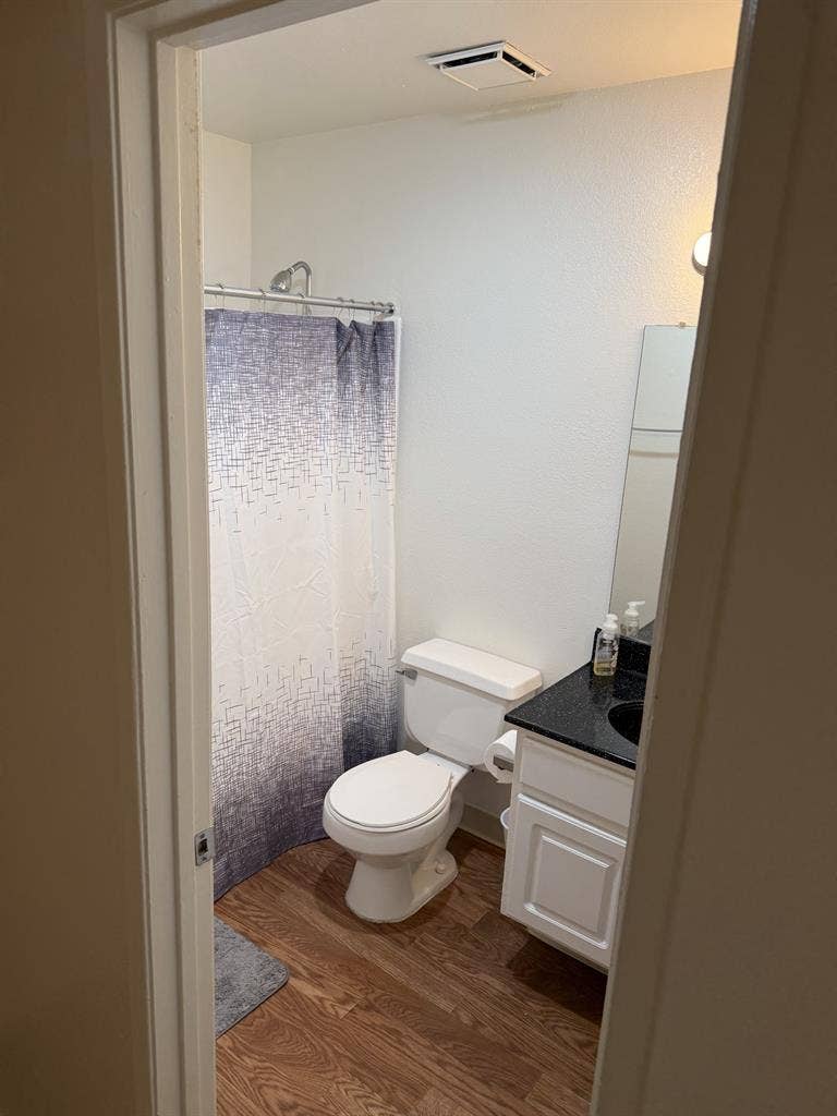 Room/private bathroom Oceanside
