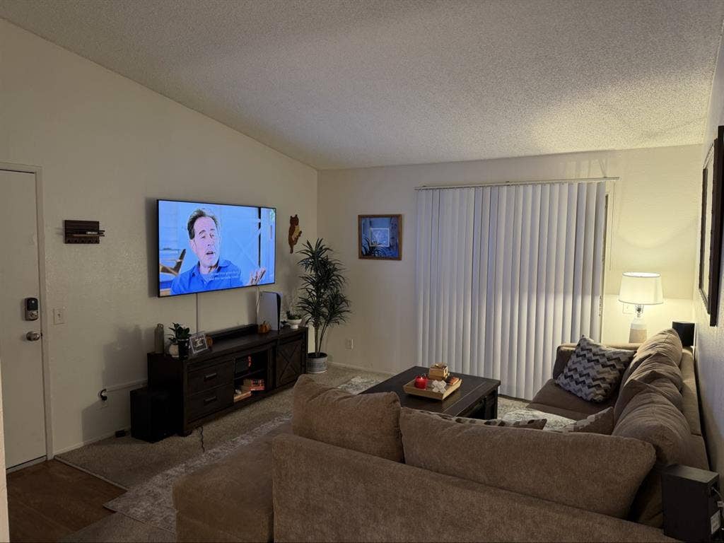 Room/private bathroom Oceanside