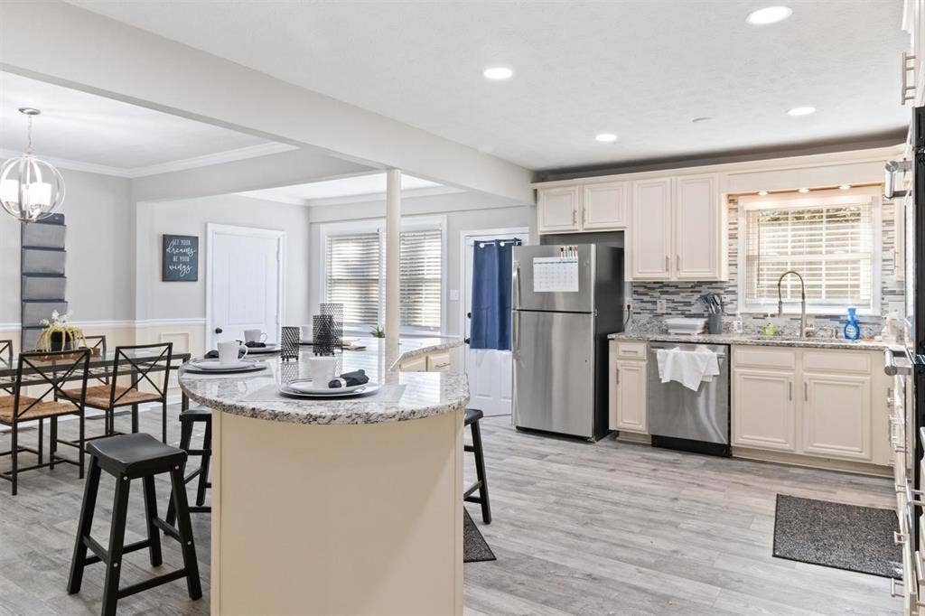 7 BR in Stone Mountain