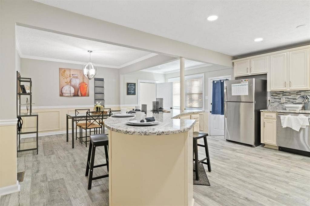 7 BR in Stone Mountain