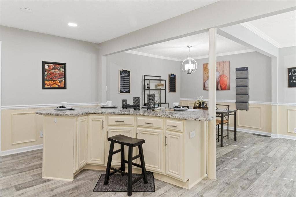 7 BR in Stone Mountain