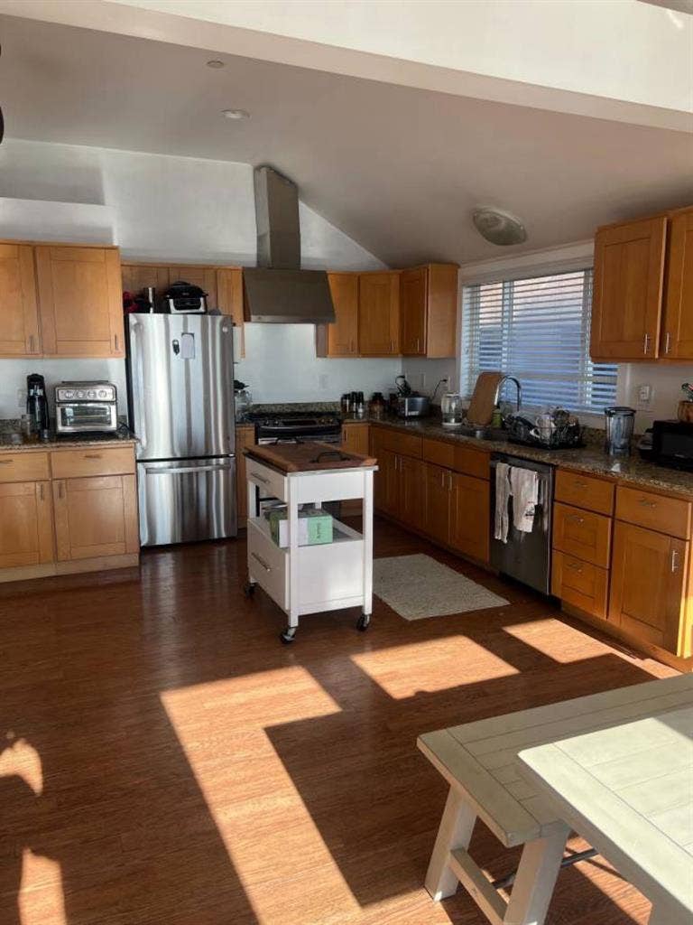 Room w/bath (b house-Sausalito)