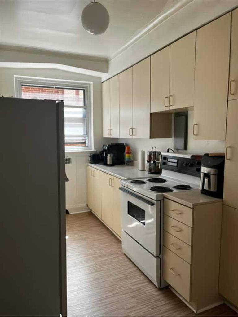 Room available for lease transfer