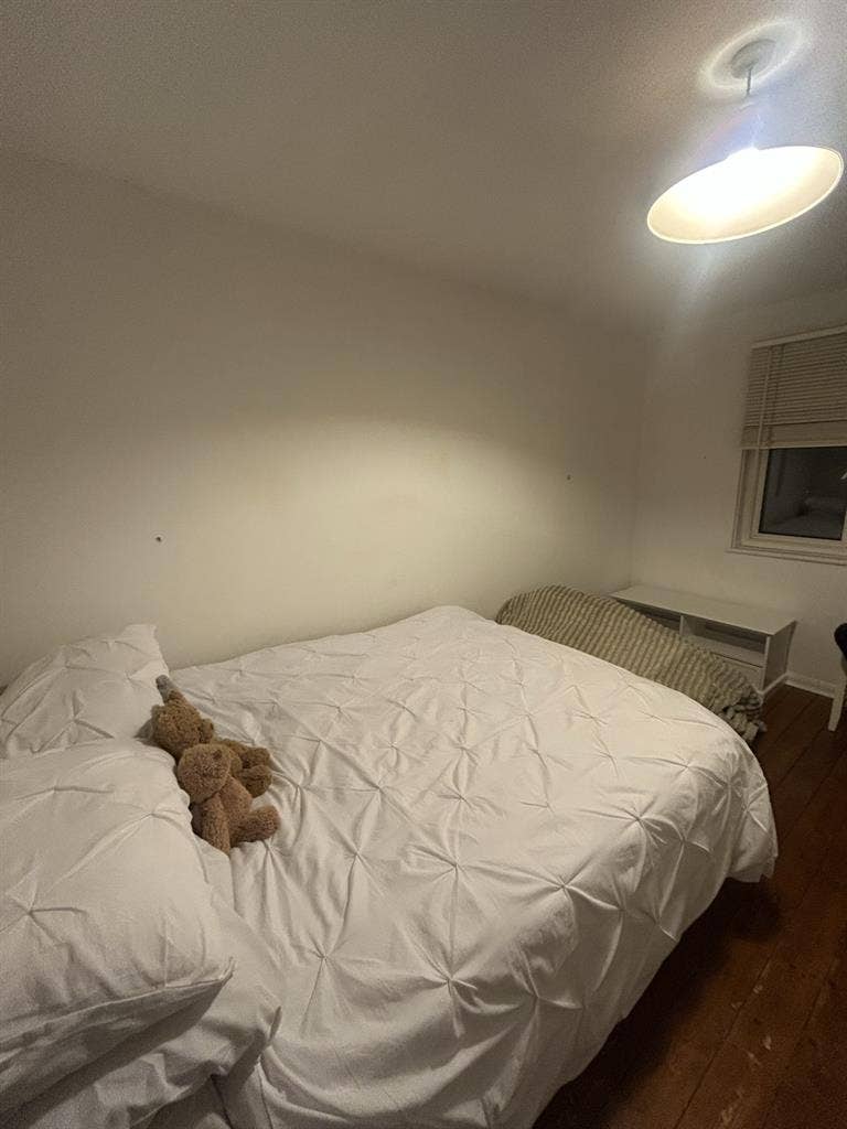 ROOM AVAILABLE: Guildford Town