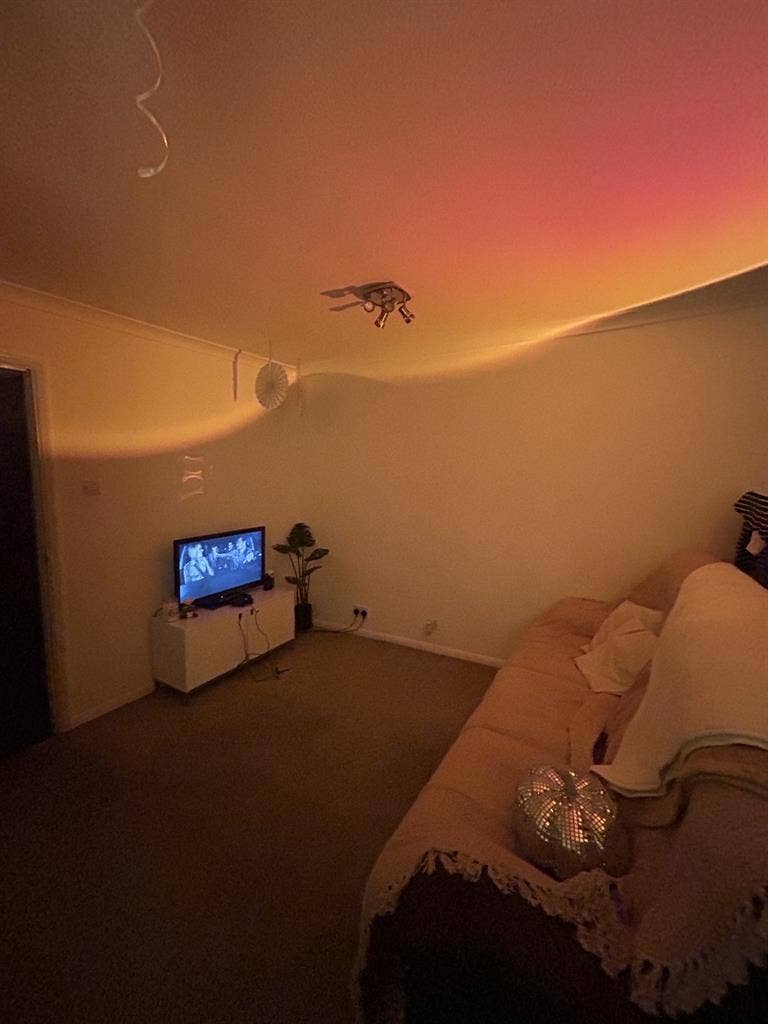 ROOM AVAILABLE: Guildford Town