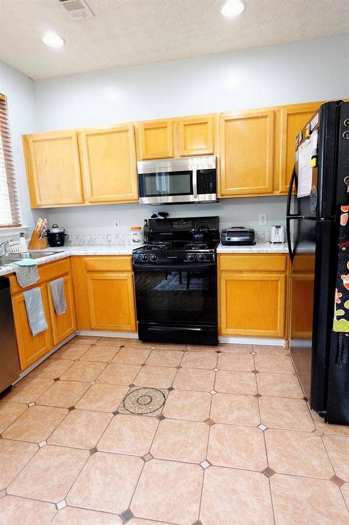 Master bed with Utilities included!