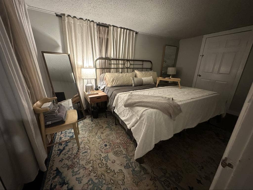 Furnished Room for rent in 2 bedrm