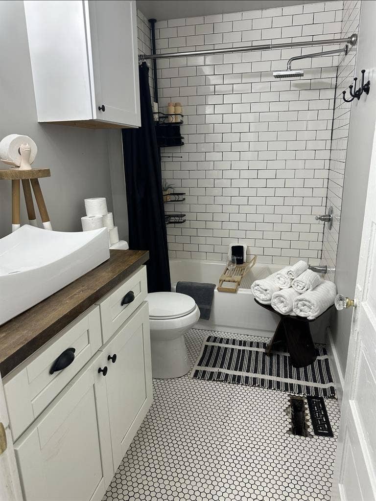 Furnished Room for rent in 2 bedrm