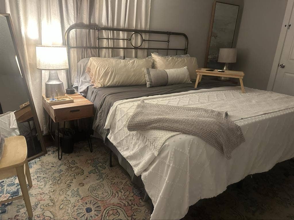 Furnished Room for rent in 2 bedrm