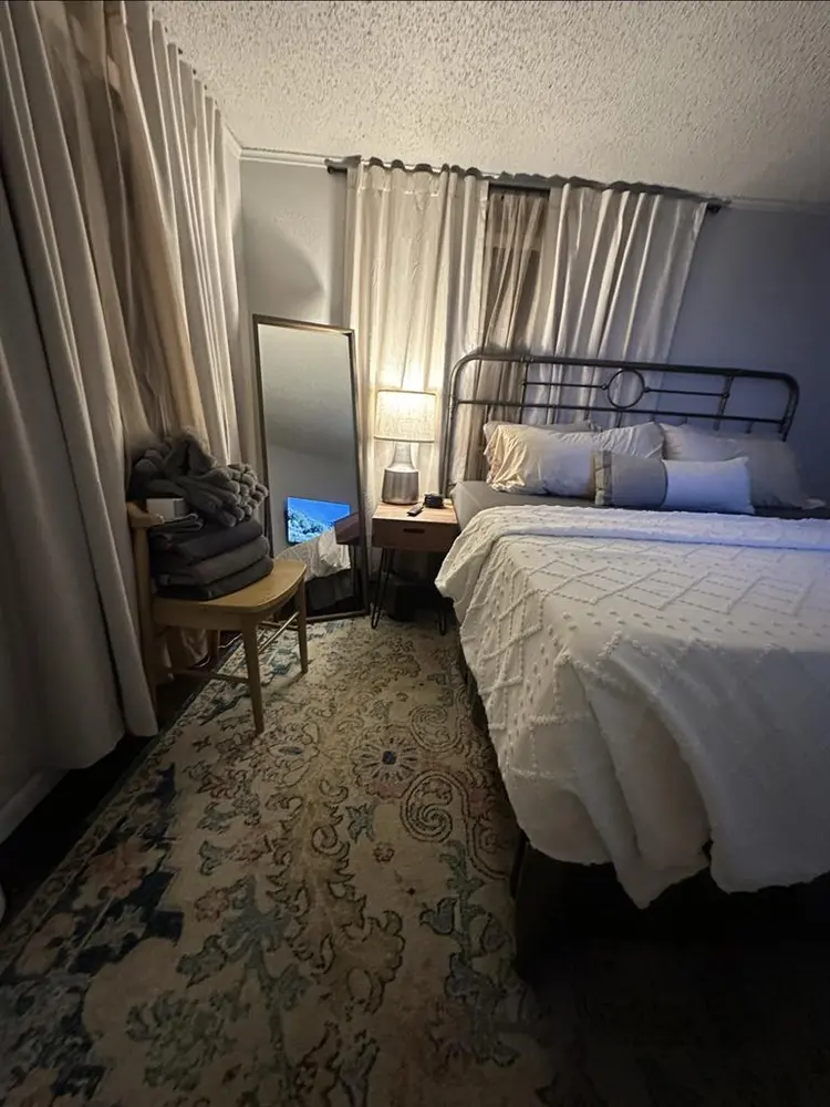 Furnished Room for rent in 2 bedrm